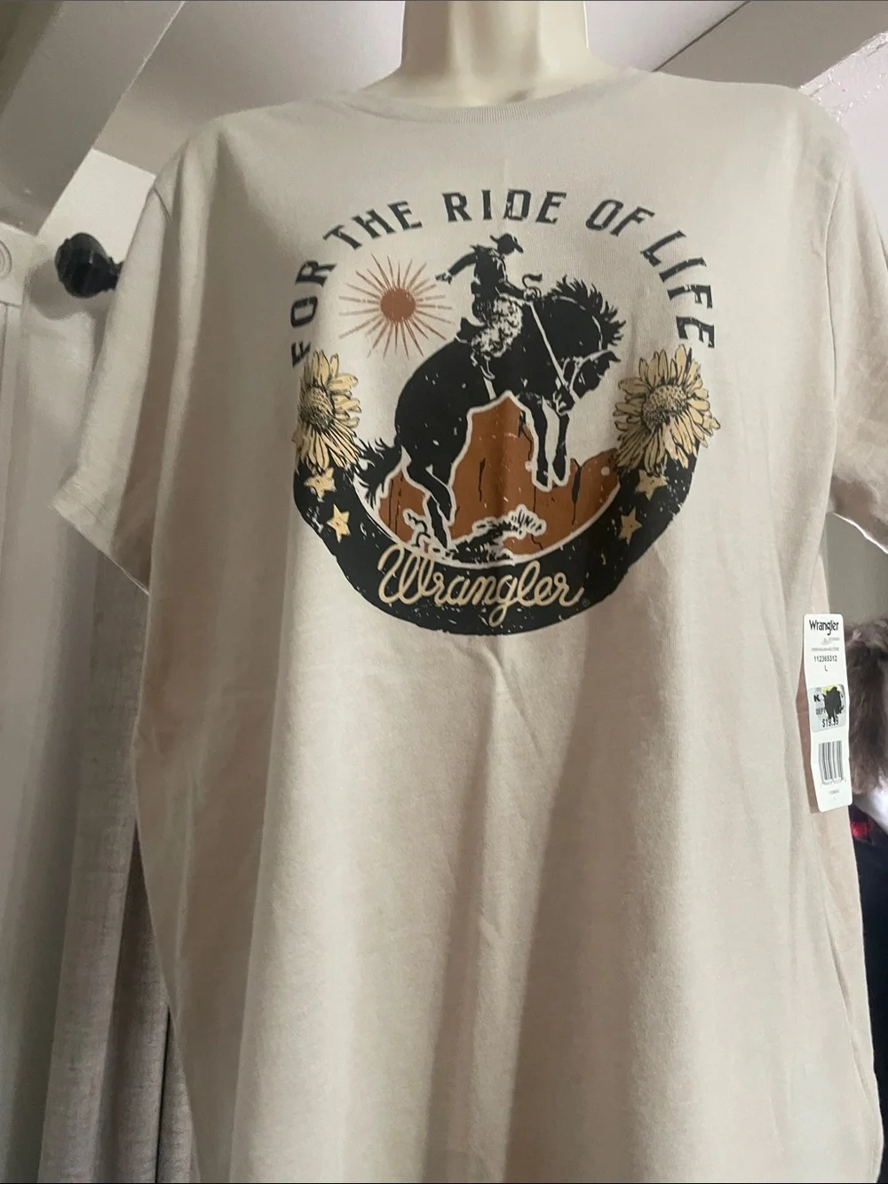 Wrangler Beige Graphic Tee with Black and Brown Rodeo Print - Picture 1 of 4